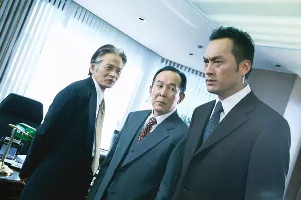 渡辺謙の静かな迫力...確かな演技力で"刑事の重さ"を体現！北村一輝が出す、独特な不気味さも注目「横山秀夫サスペンス「沈黙のアリバイ」