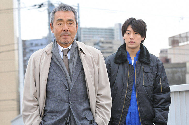 寺尾聰が刑事と父親の狭間で揺れる葛藤を、味わい深く表現！謎で満ちた殺人事件を題材にした『宮部みゆき原作「理由」』