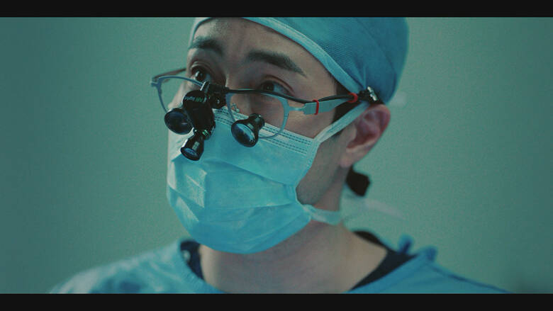 俳優デビューから30周年...名優ソ・ジソブ"2つの専門職"を演じ分けた2022年のドラマ「ドクター弁護士」