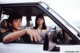 薬師丸ひろ子、1984年の主演作「メイン・テーマ」の魅力――名曲とともに19歳の揺れる心を映し出す青春ロードムービー