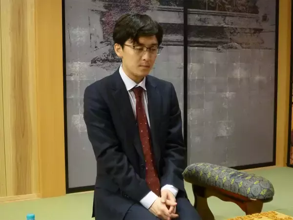 王座を奪取し、二冠となった伊藤匠叡王・王座。そんな将棋界の二冠にまつわるあれこれを紹介
