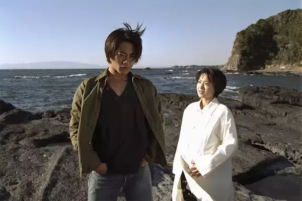 「当時23歳、反町隆史の爽やかさと温もりが詰まった好演が光る！和久井映見とW主演した名作ドラマ「バージンロード」」の画像