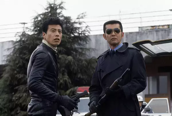 「渡哲也のショットガン、石原裕次郎の圧倒的な存在感、舘ひろしのバイクアクション！"大門軍団"のカッコよさが詰まった「西部警察 PART-II」」の画像