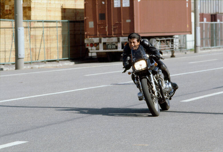 渡哲也のショットガン、石原裕次郎の圧倒的な存在感、舘ひろしのバイクアクション！"大門軍団"のカッコよさが詰まった「西部警察 PART-II」