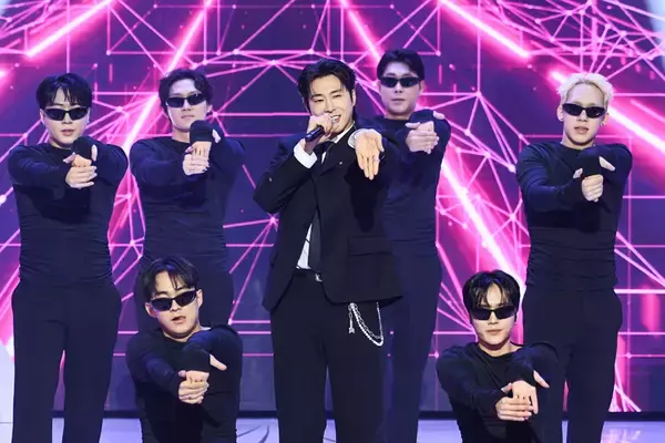 「東方神起・ユンホのカリスマ性が凝縮された祝賀ステージも！チャンミン、ミンホ(SHINee)の"眼福"な2ショットも実現した韓国芸能界の華やかなセレモニー」の画像