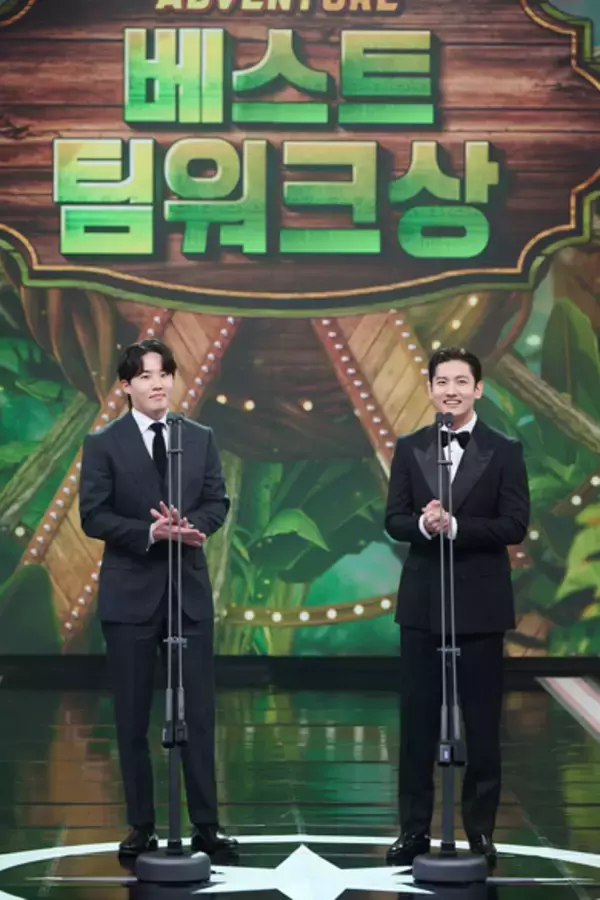 「東方神起・ユンホのカリスマ性が凝縮された祝賀ステージも！チャンミン、ミンホ(SHINee)の"眼福"な2ショットも実現した韓国芸能界の華やかなセレモニー」の画像