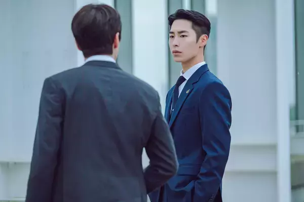 「躍進著しいイ・ジェウク、イ・ジュニョンが織りなす、緊迫感あふれる心理戦も...予想もできない結末が待ち受けるリベンジ・ミステリー「予期せぬ相続者」」の画像