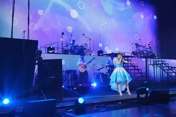 「水瀬いのり、10周年記念ライブでファンとシンガロング！「みんなから貰った想いや願いや希望、そして愛をしっかり受け止めて、旅はまだまだ続いていきます」」の画像