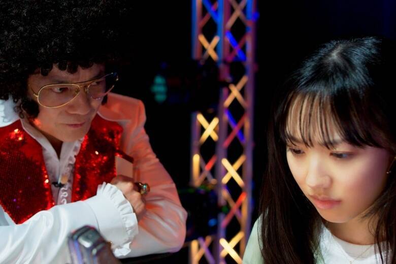 唐沢寿明、史上最凶の"嫌な奴"に！ 堤幸彦監督と15年ぶり再タッグ『ミステリー・アリーナ』で共感ゼロの怪演