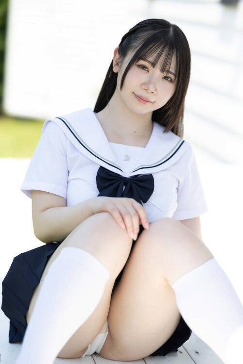 恋川こもも、衝撃デビュー！ふんわり笑顔に隠されたKカップの破壊力