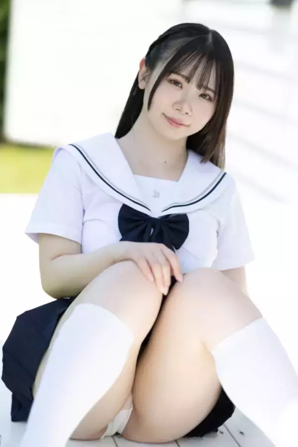 「恋川こもも、衝撃デビュー！ふんわり笑顔に隠されたKカップの破壊力」の画像