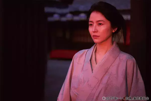 「長澤まさみが的確な心情表現で魅せる、自由奔放な北斎の娘・お栄――永瀬正敏との共演で絵師親子の絆を描いた「おーい、応為」」の画像