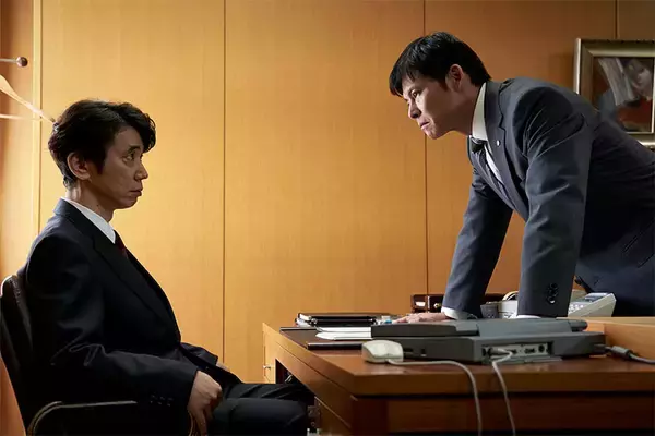 「織田裕二が正義感でのし上がる大手銀行の監査役を熱演！「連続ドラマW 監査役 野崎修平」」の画像