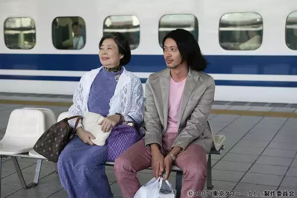 オダギリジョーと樹木希林の間に漂うのは、リアルな親子の空気――リリー・フランキーの自伝小説を名演で映像化した「東京タワー オカンとボクと、時々、オトン」
