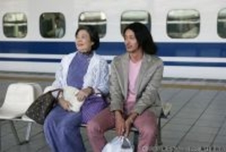 オダギリジョーと樹木希林の間に漂うのは、リアルな親子の空気――リリー・フランキーの自伝小説を名演で映像化した「東京タワー オカンとボクと、時々、オトン」