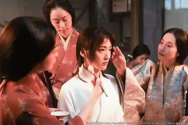 「木村拓哉の信長×綾瀬はるかの濃姫――夫婦の歩みを描く歴史大作「レジェンド＆バタフライ」＜PG-12＞で光る、人間味あふれる演技」の画像