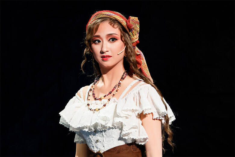 花組トップスター・柚香光の軍服姿が見目麗しい、宝塚歌劇「二人だけの戦場」