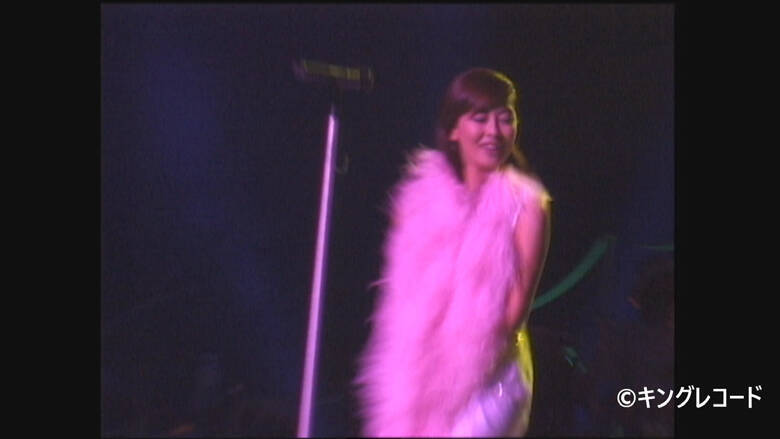 歌手・中山美穂ならではの歌声の"華"とは...角松敏生の名曲「花瓶」や「You're My Only Shinin' Star」他、80年代・90年代の空気を蘇らせる秀逸なコンサートの記録