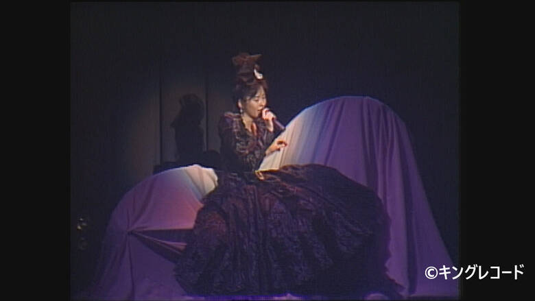 歌手・中山美穂ならではの歌声の"華"とは...角松敏生の名曲「花瓶」や「You're My Only Shinin' Star」他、80年代・90年代の空気を蘇らせる秀逸なコンサートの記録