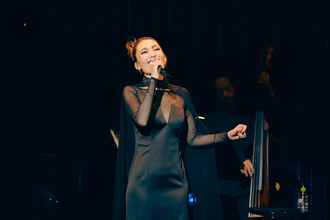 望海風斗が"ホームタウン"である横浜で歌う！バラエティに富んだ楽曲とパンチある歌声に酔いしれる「望海風斗Billboard Liveコンサート『MY HOME TOWN』」