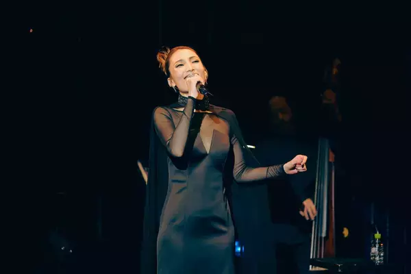 「望海風斗が"ホームタウン"である横浜で歌う！バラエティに富んだ楽曲とパンチある歌声に酔いしれる「望海風斗Billboard Liveコンサート『MY HOME TOWN』」」の画像