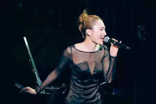 「望海風斗が"ホームタウン"である横浜で歌う！バラエティに富んだ楽曲とパンチある歌声に酔いしれる「望海風斗Billboard Liveコンサート『MY HOME TOWN』」」の画像