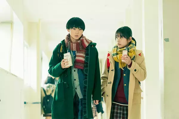 「広瀬すずが繊細に映し出す"心が溶けていく過程"が胸を打つ――當真あみの瑞々しい演技も光る「水は海に向かって流れる」」の画像