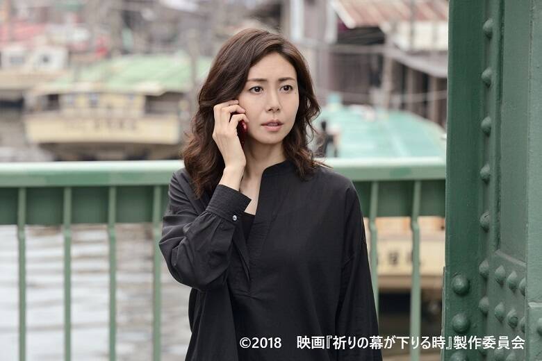 阿部寛の事件を見つめる"眼光"と松嶋菜々子の"ゆらぎ"に酔い知れる映画「祈りの幕が下りる時」
