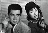 「美空ひばりと高倉健が恋に歌に人生を謳歌する...エンターテインメントの真髄を見せた映画「娘の中の娘」」の画像1