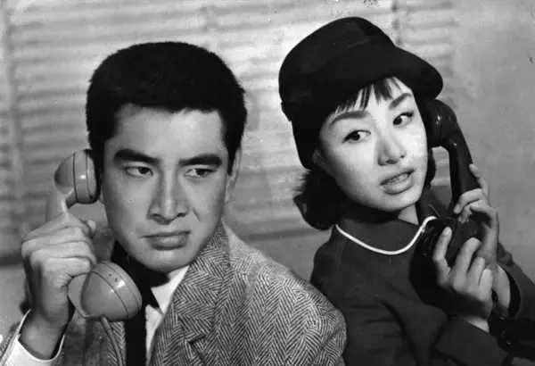 美空ひばりと高倉健が恋に歌に人生を謳歌する...エンターテインメントの真髄を見せた映画「娘の中の娘」