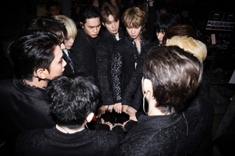 ワールドツアー中の"セブチ"ことSEVENTEEN、葛藤や衝突まで映し出すドキュメンタリーで浮き彫りになる13人の絆や赤裸々な素顔