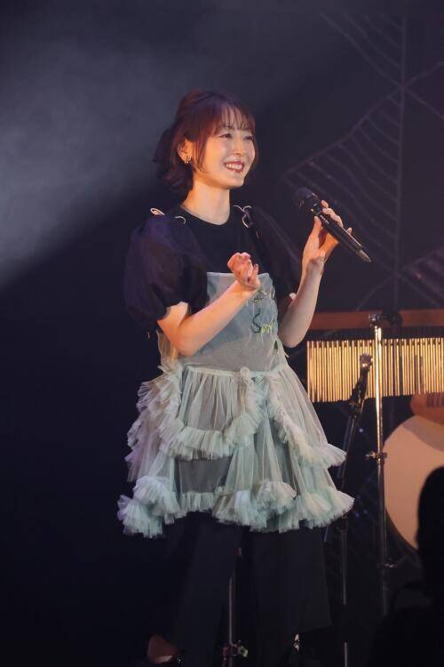 花澤香菜、忍びの頭領としてファンを魅了！ささやきの術とアコースティックライブが響いた「ディスティネーションの里☆」