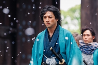 山田裕貴と松本潤の主従関係再び！綾野剛ら豪華俳優たちが「ちるらん 新撰組鎮魂歌」で繰り広げる儚くも熱い人間模様