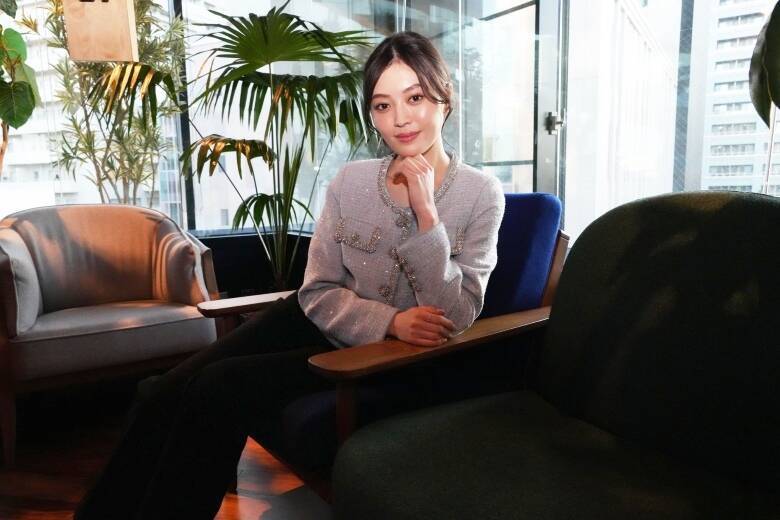4代目バチェロレッテ・平松里菜が、参加男性を一言で表すのなら？幼少期の人となりにも迫る
