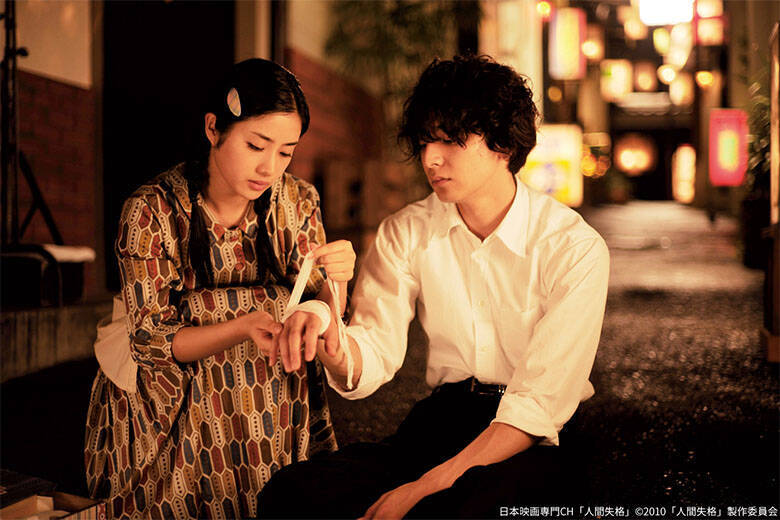 25歳の生田斗真が太宰治の自伝的小説の映画化で女性に翻弄される男を演じた『人間失格』