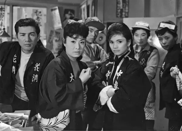 「美空ひばりの人情味溢れる演技！高倉健は、社交的な男を爽やかに演じる「魚河岸の女石松」」の画像