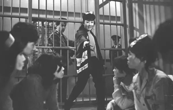 「美空ひばりの人情味溢れる演技！高倉健は、社交的な男を爽やかに演じる「魚河岸の女石松」」の画像