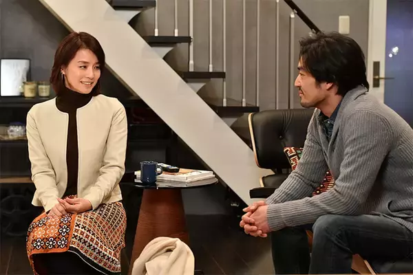 「石田ゆり子のコミカルな演技が光る！新垣結衣と星野源の共演で契約結婚した男女の"ムズキュン"を描いた「逃げるは恥だが役に立つ」」の画像