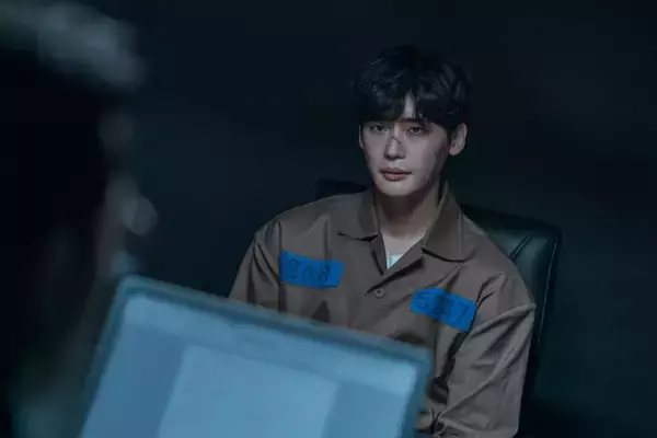 「イ・ジョンソクの除隊後初のドラマ「ビッグマウス」――初共演となった少女時代・ユナとの"夫婦の絆"にも心揺さぶられる必見のノワール作品」の画像