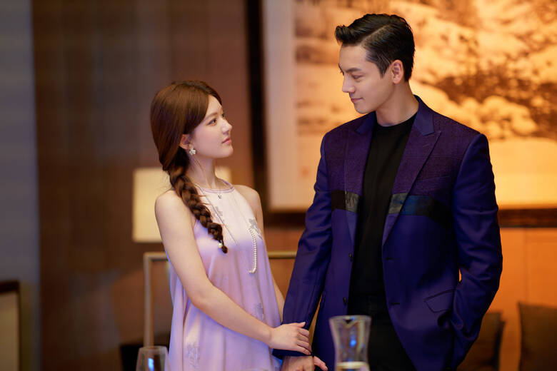 "可憐さ"を脱ぎ捨てたチャオ・ルースー(趙露思)、ウィリアム・チャン(陳偉霆)との"誰もが羨む夫婦像"が反響を呼んだ「私の完璧な結婚」