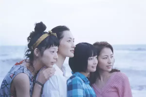 今や日本映画を支える女優4人が揃い踏み！綾瀬はるか、長澤まさみ、夏帆、広瀬すずの"四姉妹"を描いた映画「海街diary」