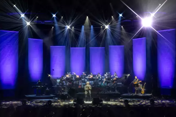 「来生たかお、デビュー50周年ツアーが開幕 名曲の数々が響いた初日公演をレポート」の画像