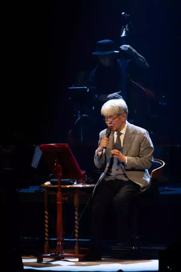 「来生たかお、デビュー50周年ツアーが開幕 名曲の数々が響いた初日公演をレポート」の画像