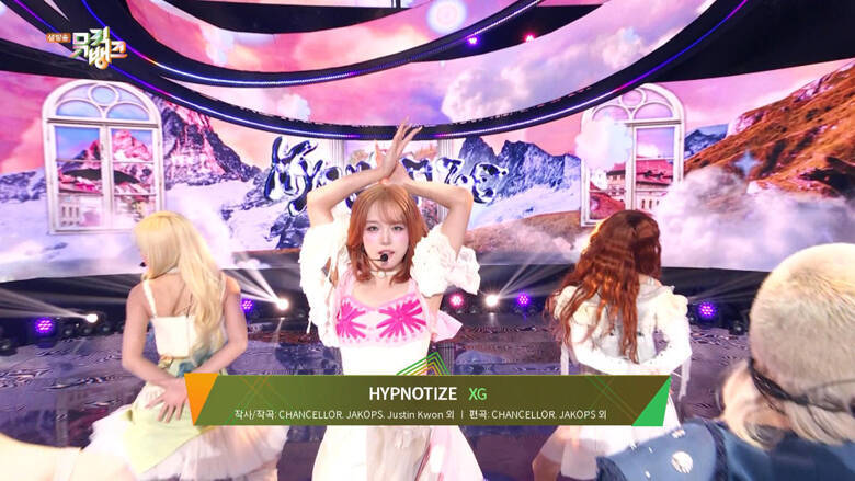 改名後のXGが放つ鮮烈なインパクト！JURINの妖艶さ、HINATAの"ロリィタ"...7人7様のビジュにも視線が集まる「HYPNOTIZE」の凄まじい反響