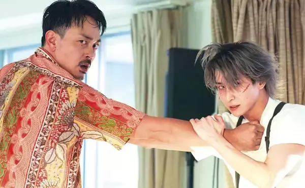 「Snow Manでの姿とのギャップに見惚れる...佐久間大介が内田英治監督と共に俳優としての階段を歩む3度目のタッグ作「スペシャルズ」」の画像