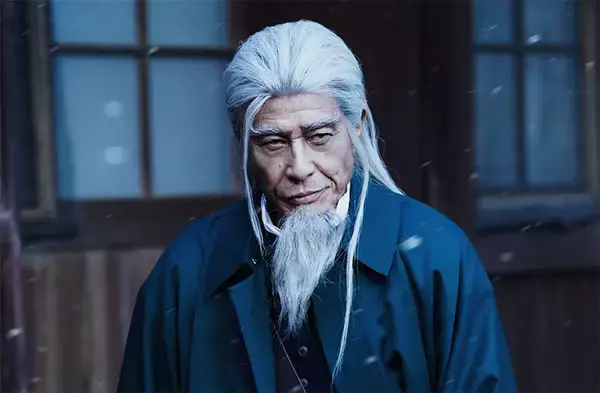 「山崎賢人の血走った目に溢れる気迫、神秘的なビジュアルを再現した山田杏奈...原作ファンもうならせた実写版「ゴールデンカムイ」」の画像