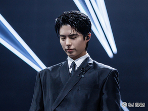 Stray Kids、ENHYPENの涙の初受賞も...追悼ムード一色の「MAMA」に連帯感をもたらしたパク・ボゴムやチョウ・ユンファらの言動に滲む、誠実な人間性