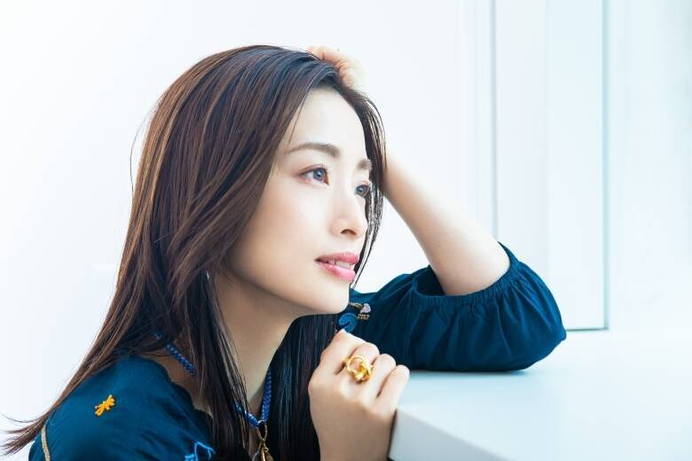 上戸彩、誠実すぎる目黒蓮に衝撃「メイク中に呼ばれて...」映画『SAKAMOTO DAYS』インタビュー