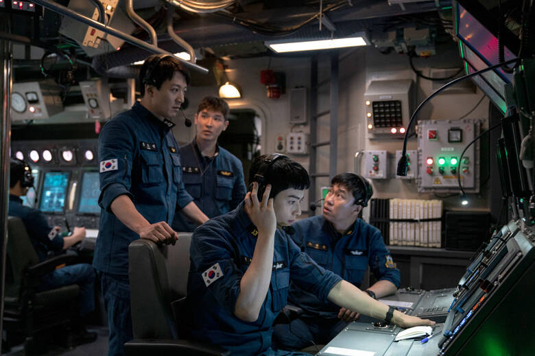 海軍の任務に奔走する黒髪短髪のチャウヌにクギづけ！ラブコメ演技とは別次元の、泥臭い芝居にも引き込まれるスクリーンデビュー作「デシベル」