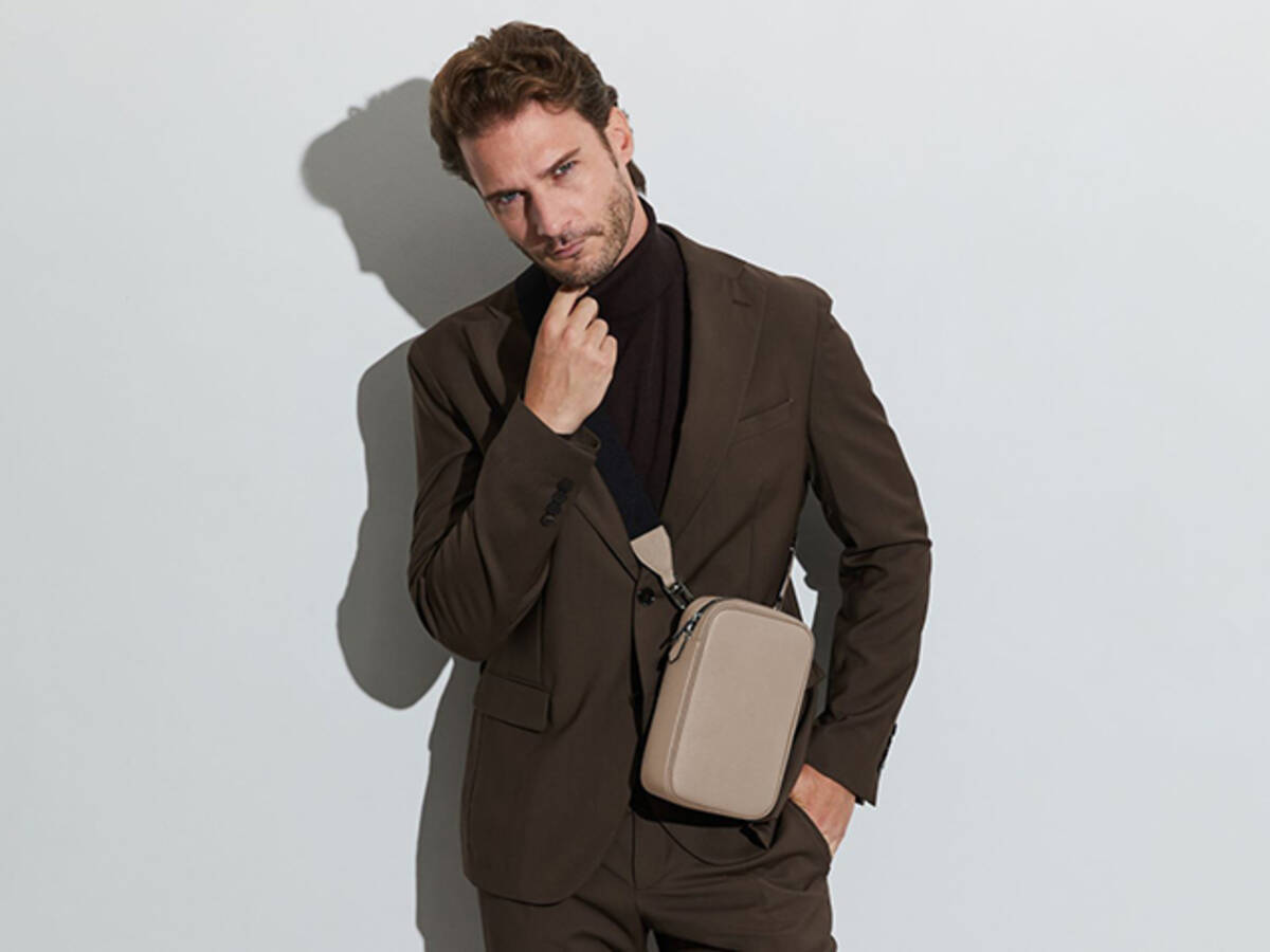 ほぼ新品 ボナベンチュラ/BONAVENTURA わらっ ショルダーバック 黒 約12万 